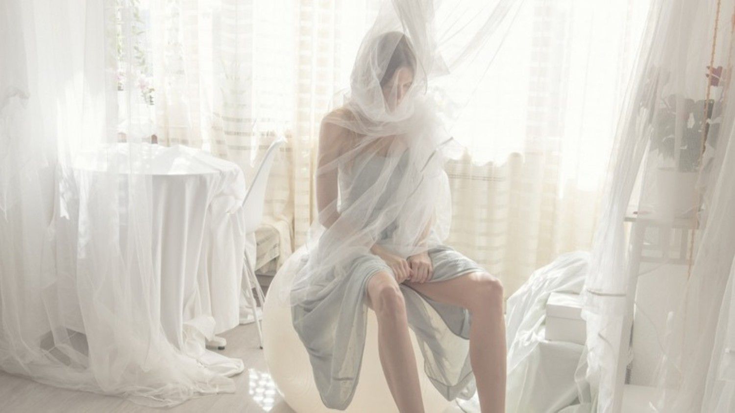 Sheer Cloth: The Delicate Elegance of Transparent Fabrics